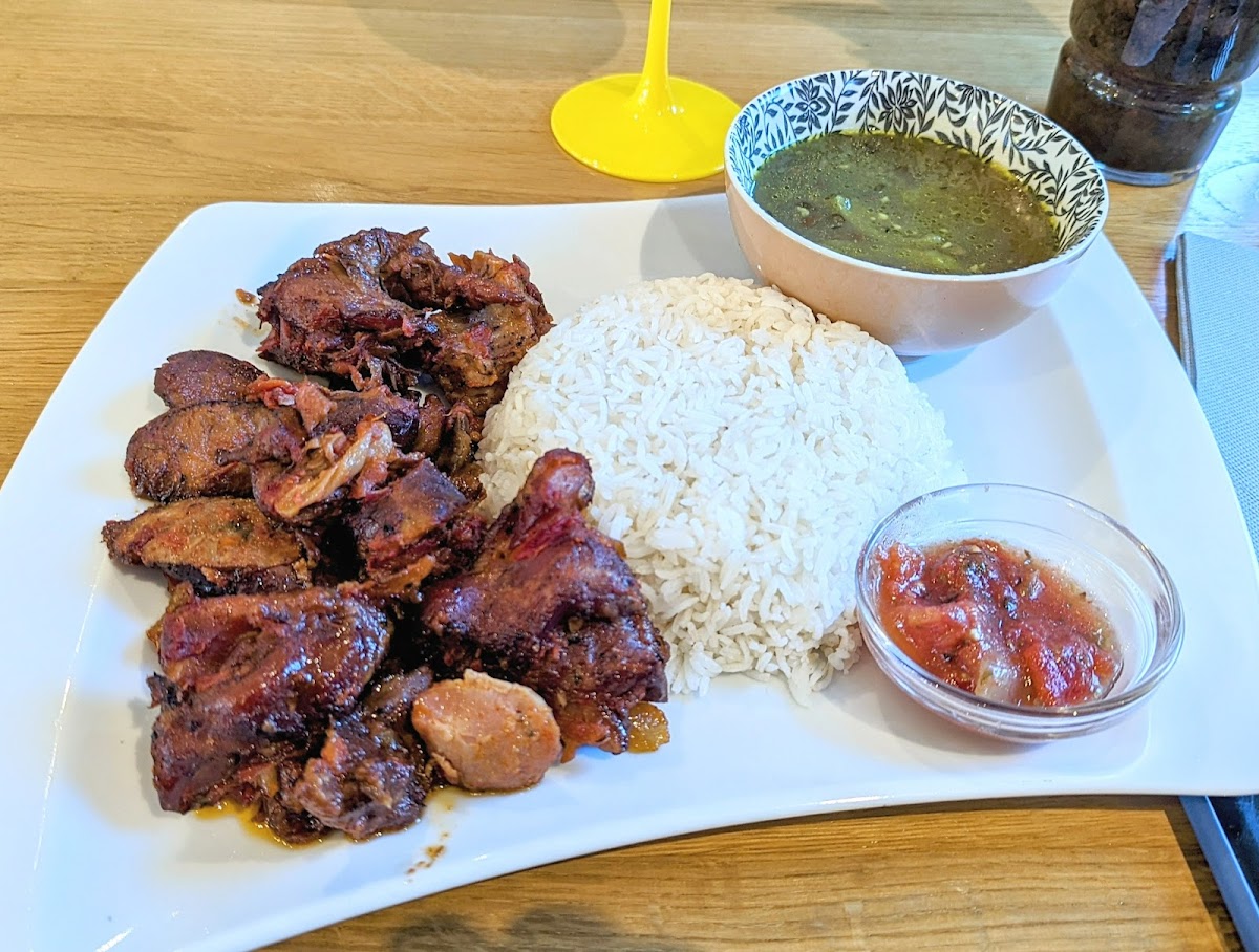 Aux Petits Oignons Sainte Marie — ambiance